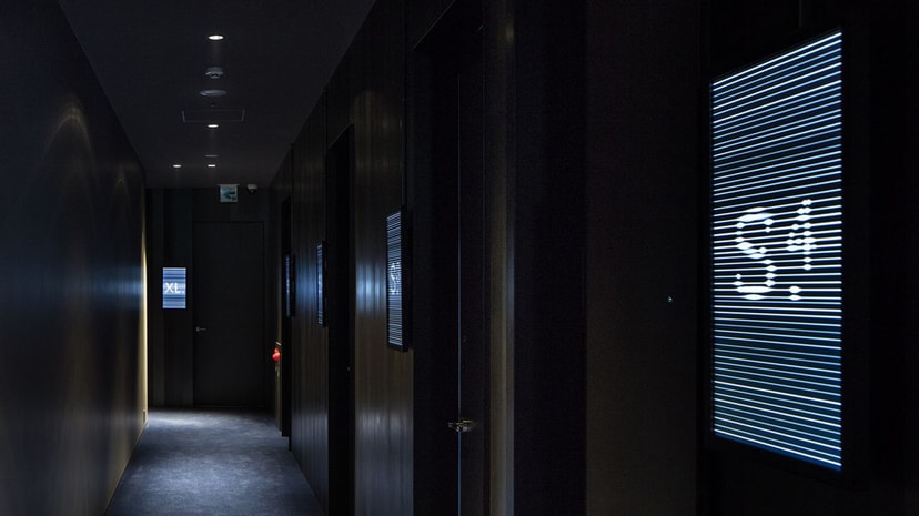 HOTEL KOE : Digital Room Number Signage