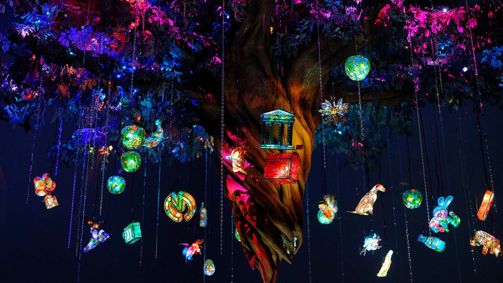 Mrs. GREEN APPLE 10th Anniversary Exhibition『Wonder Museum』
